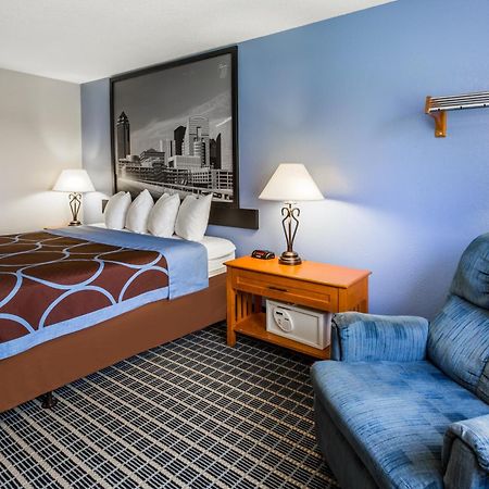 Super 8 By Wyndham Iowa City/Coralville Exterior foto